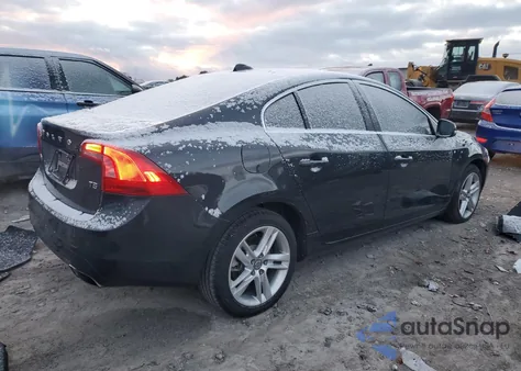 2015 Volvo S60 Premier z USA, uszkodzony, nr VIN YV140MFK7F2355241